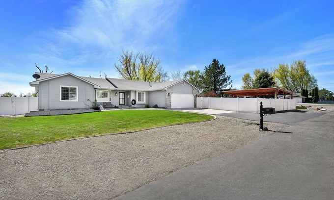Nampa House | Nampa Backyard Beauty! Hot tub, ample parking area, shop and more!