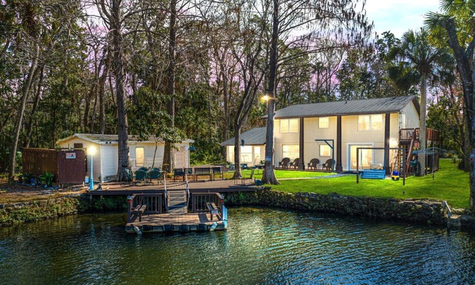 Spring Hill House | Nanas River House - Weeki Wachee River - Pet Friendly, Kayaks, Kids Watermat!