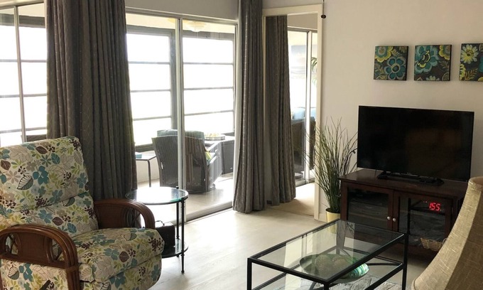 East Naples Condo | Naples-January price lowered! 2 br/2ba, w/pool, W/D, own parking, pet OK too