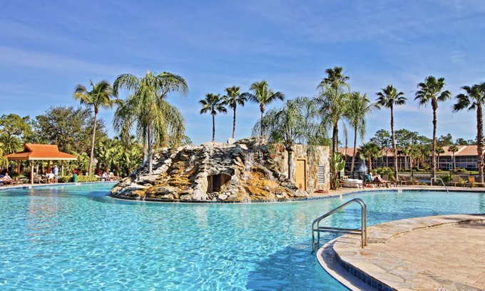 Naples Condo | Naples Luxury Stay with Resort Pool Oasis & Lanai - Minutes To Beach & 5th Ave