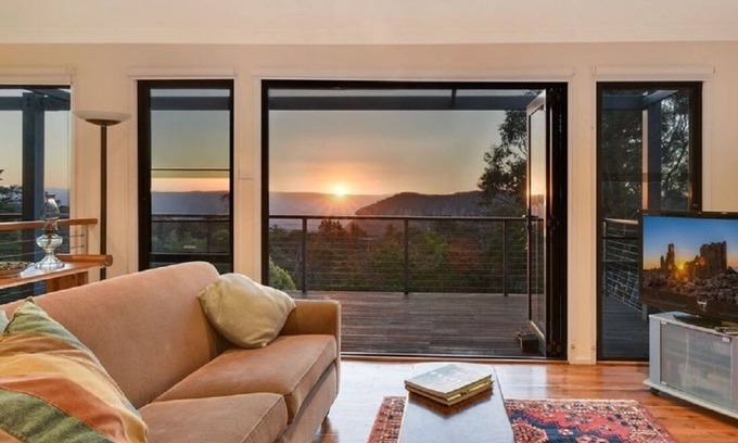Katoomba House | Narrow Neck Views - Spacious Mountains Home with Stunning Views!