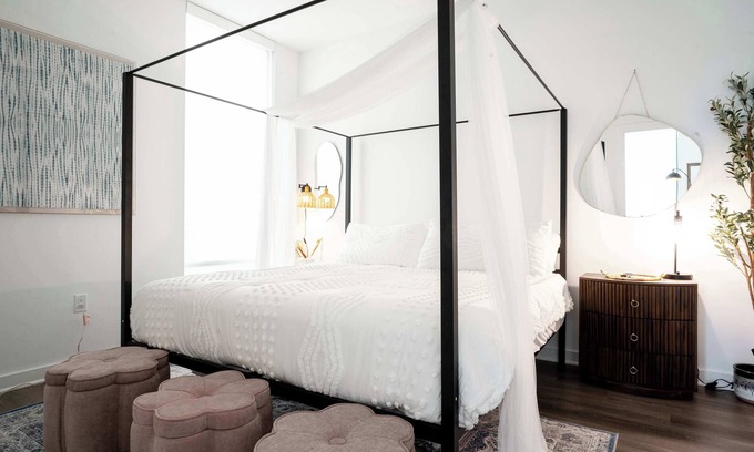 East Cambridge Apartment | Nashville Central Luxe 2Bed 2Bath Suite