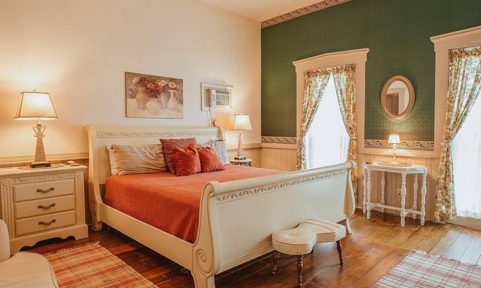 Nashville Apartment | Nashville charm, Suite#1 is located steps from shops, restaurants. Pet friendly!