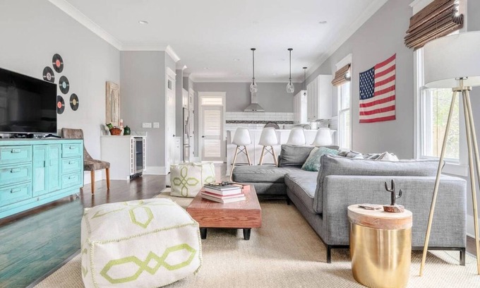 Eastwood House | Nashville Retreat for 10 and Dogs