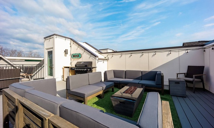 Nashville House | Nashville Tropics - Rooftop Deck - East Nashville