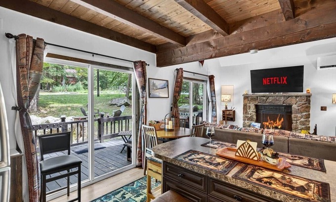 Lake Ariel Ski Chalet | National Harvest Fest Oct 7-8&14-15th Hideout Pocono Chalet Free Parking&Coffee!