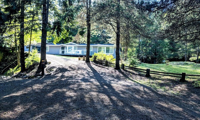 Hoodsport House | Natural escape near Hood Canal and Lake Cushman