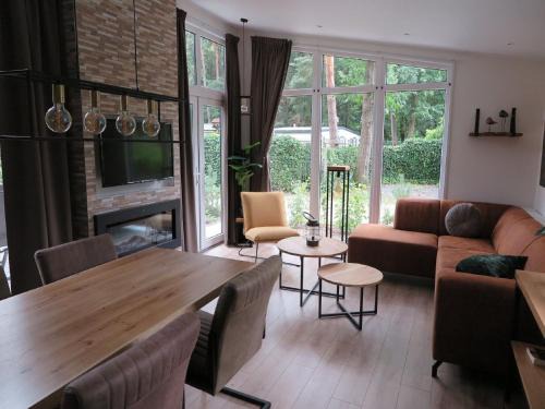 Bosgebied Hoenderloo House | Nature-Connected Modern Stay, cleaning included