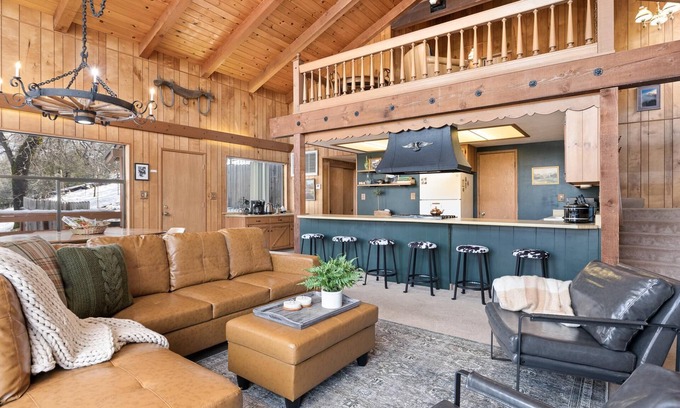 Oakhurst Cabin | Nature Haven | Bass & Yosemite Large Deck & BBQ