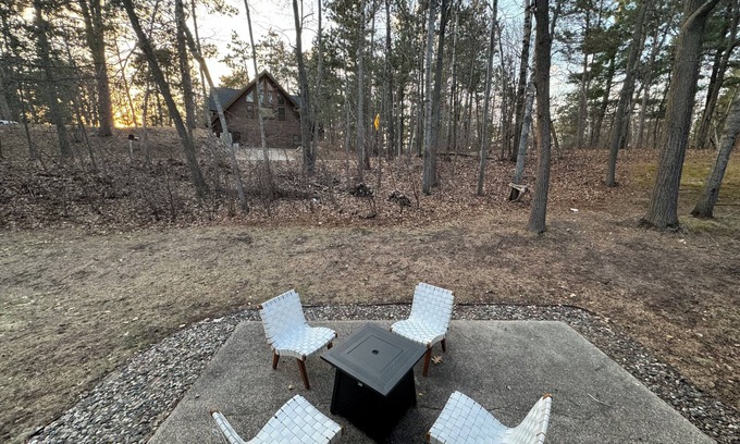 Lake Shore House | Nature Lovers Escape: Charming 3-bedroom house in soothing Nisswa with WiFi, AC