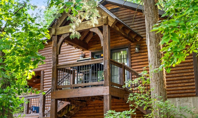 Branson Cabin | Nature meets convenience at this 2brCabin! Hot tub