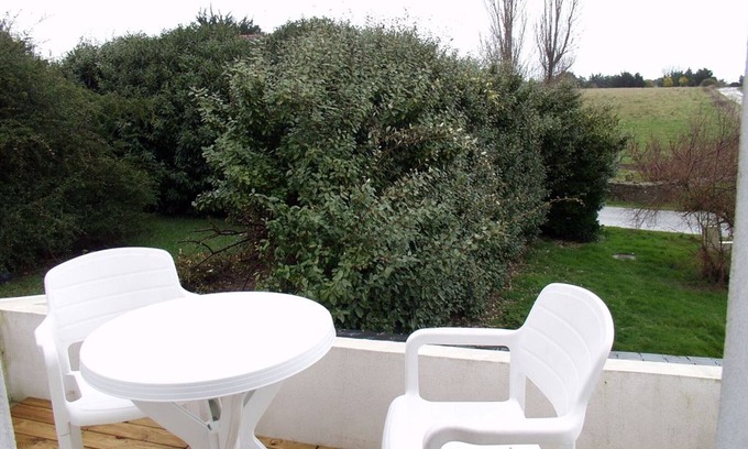 Le Palais Apartment | Nature Retreat: Cozy 2-Room Apt near Beach with Garden, Terrace, and Full Amenities