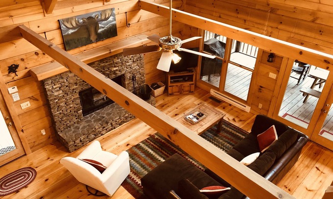 Mineral Bluff Cabin | Nature's Retreat rustic cabin nestled in the north Georgia mountains.