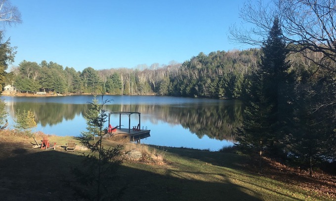 Faraday Cabin | Nature’s Quiet Call – A Peaceful Lakeside Retreat Near Bancroft.