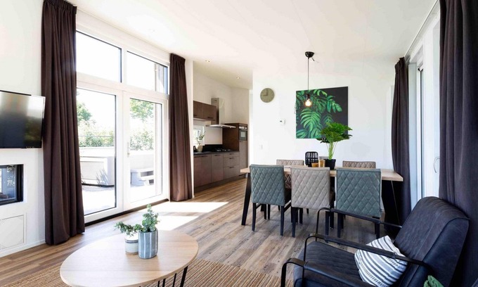 Aalst Ski Chalet | ✓ Natuurlodge at Recreatiepark het Esmeer ✓ Holiday home for 4 persons ✓ Located in Aalst (Gelderland) ✓ Waterside holiday park ✓ Book directly through the park