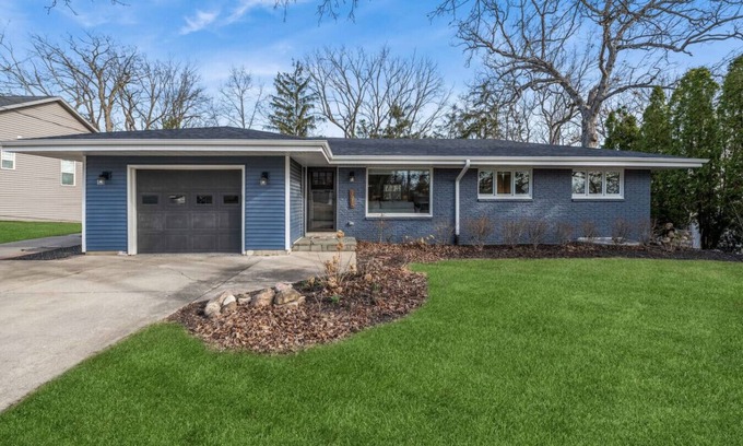 Lake Geneva House | Nautical, Pet-Friendly | Walk to Lake & Downtown