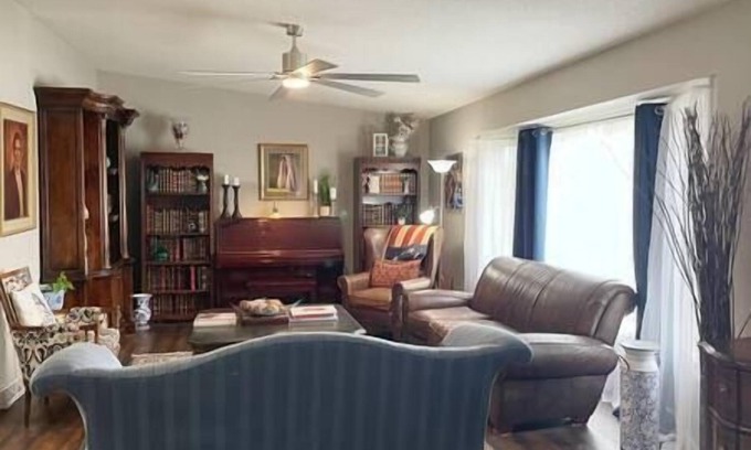 Nauvoo House | Nauvoo Family Reunion Retreat! 8/4 Sleeps 23!