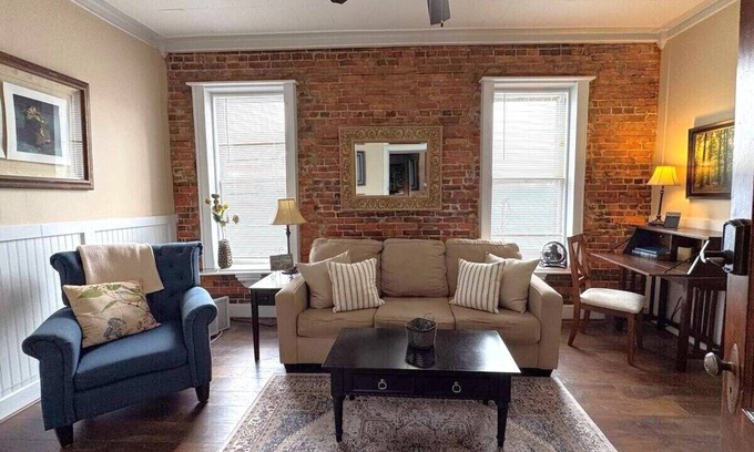 Nauvoo Apartment | Nauvoo: Historic Downtown Retreat walk to Temple