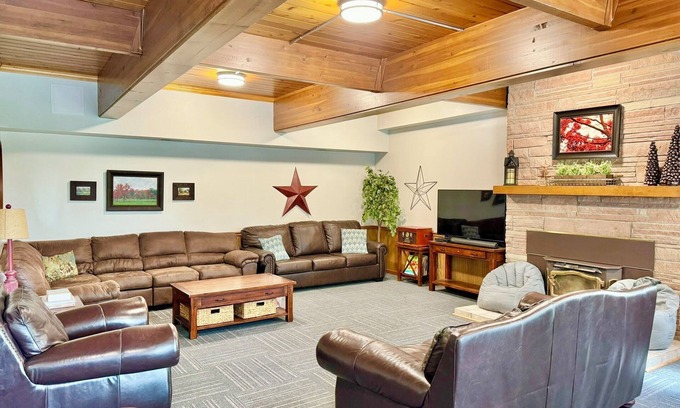 Nauvoo Cabin | Nauvoo River Lodge-Family Reunion/Youth-Group/Young Women Camp/Young Men Camp