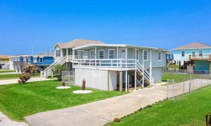Galveston House | Navarro - Coconut Cottage