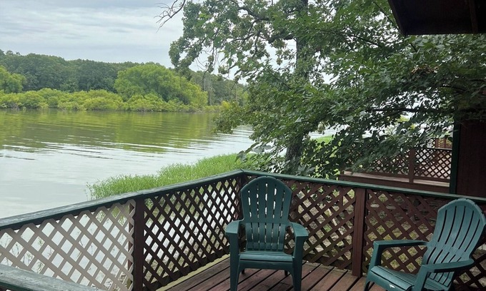 Quinlan Cabin | Navigation Waterfront Cabin
