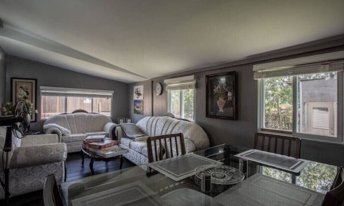 Trenton House | NEAR BATAWA SKI HILL/BY THE RIVER 5 BEDS + Riverview King Bed Homen