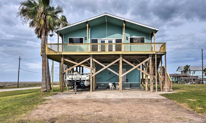 San Luis House | Near Boat Ramp Home with Deck and Grill in Freeport