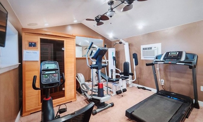 Kanab House | Near Bryce & Zion;2 houses, sleep 17;hot tub-sauna-gym-firepit-backyard-downtown