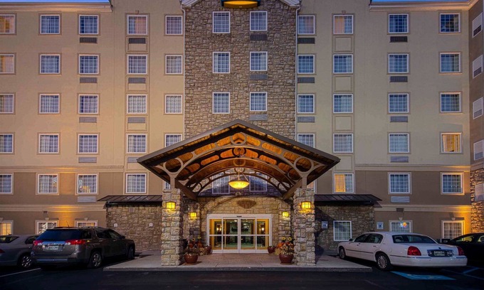 Graysville Apartment | Near CHA Airport | Free Breakfast. Pool & Gym Access.