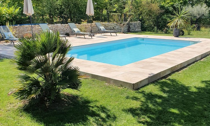 Loubers House | Near Cordes self-contained gîte, air-conditioned, private pool.