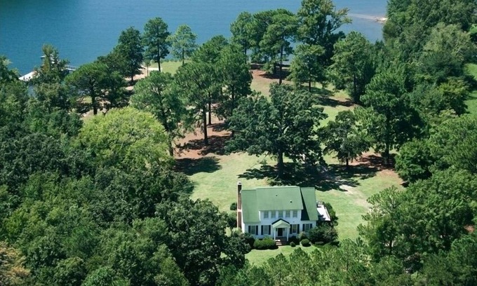 Lexington House | Near Dam-Lake Front Estate w/Large Dock, Private Ramp, and Beautiful Sunsets