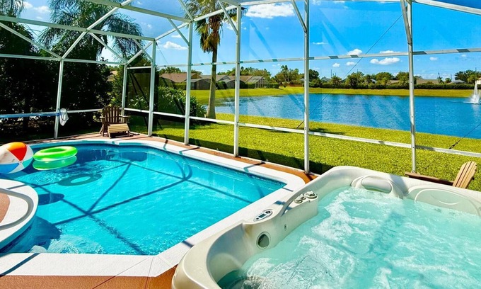 West Kissimmee House | Near Disney - 2 Master King, Pool, Hot Tub, Games, Deck Overlooking Lake!