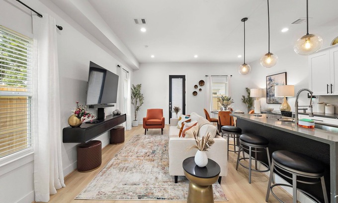 OST - South Union House | Near DT & Med Center Townhouse | WiFi Games Pets