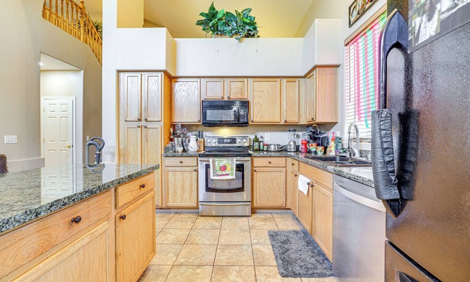 Maricopa Cottage | Near Golf Courses & Casinos: Maricopa Home w/Yard