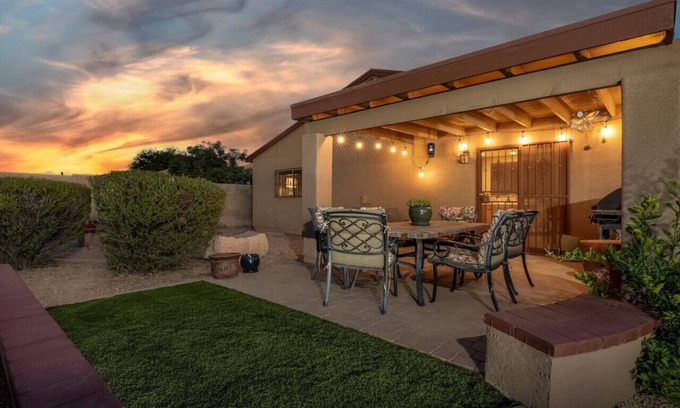 Tucson House | Near KINO/4 BR 2 BA/Fenced/Outdoor Patio