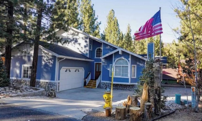 Big Bear House | Near Lake with Hot tubs, Game Room & 06Cars Park Spacenn