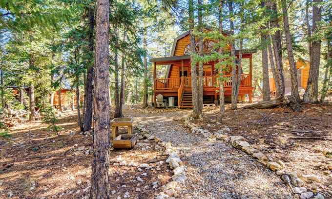 Duck Creek Village Cabin | Near National Parks: Duck Creek Cabin Retreat