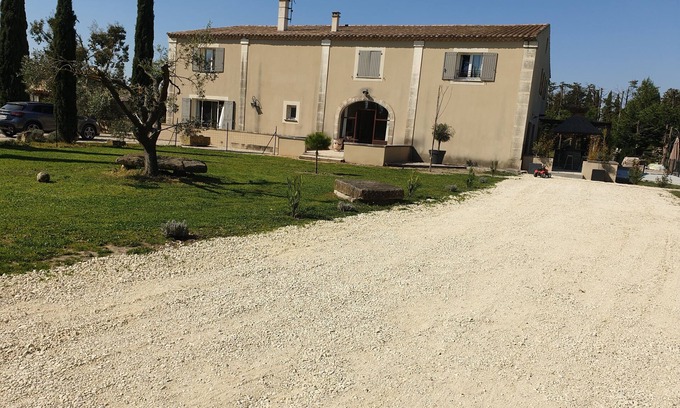 Chateaurenard House | Near saint remy de provence and avignon house with pool access