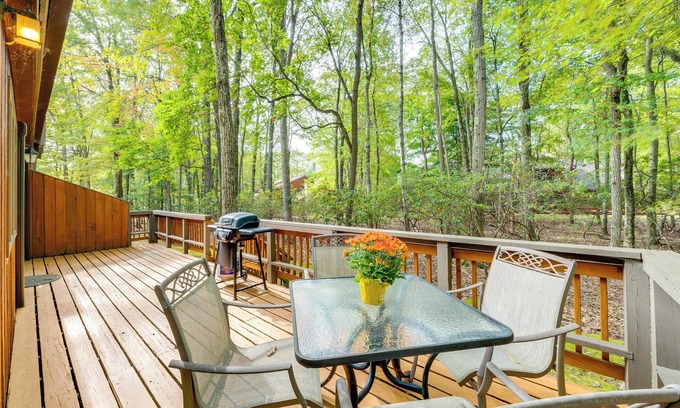 Lake Harmony House | Near Skiing & Lakes: Contemporary Poconos Townhome