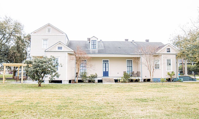 Arabi House | NEAR THE FRENCH QUARTER, SAFEST NEIGHBORHOOD Sleeps 8-16