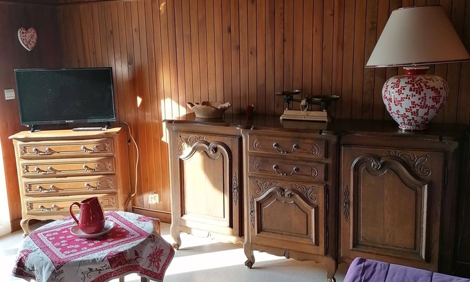 Gresy-sur-Aix Apartment | Near thermal baths and beach, 2-room apartment for rent in 2* chalet