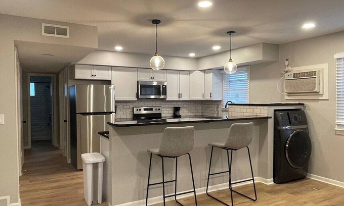 Joslyn Castle Apartment | Near UNMC, Walkable Dining, Modern Comfort