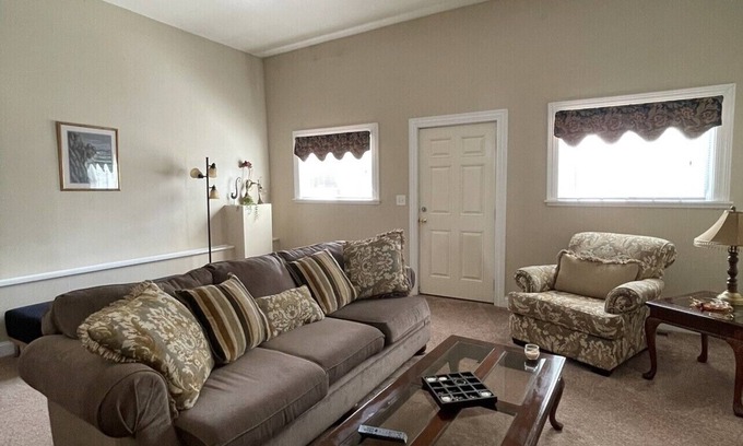 Pittsburgh House | Neicy's Nest - West, 10 Min From Downtown Pittsburgh