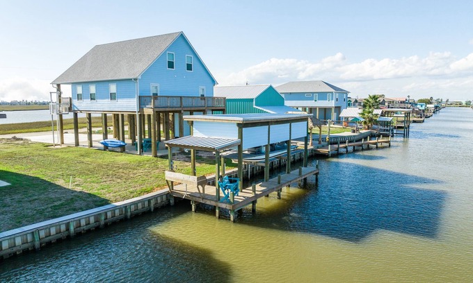 Cedar Lane House | Neptune's Landing-Great Fishing just yards off the ICW!