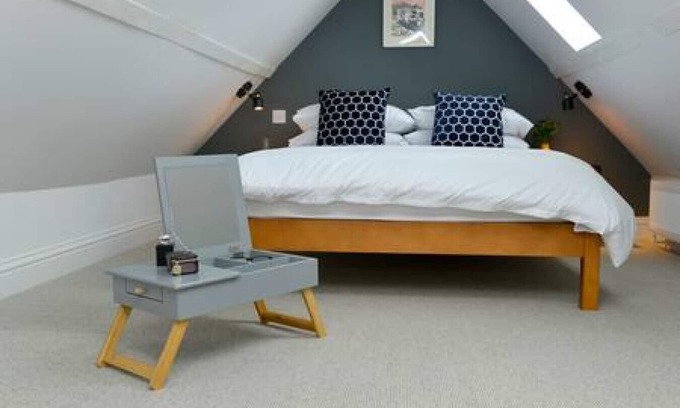 Huntingdon House | Nest House, Free Parking Super cosy one bedroom