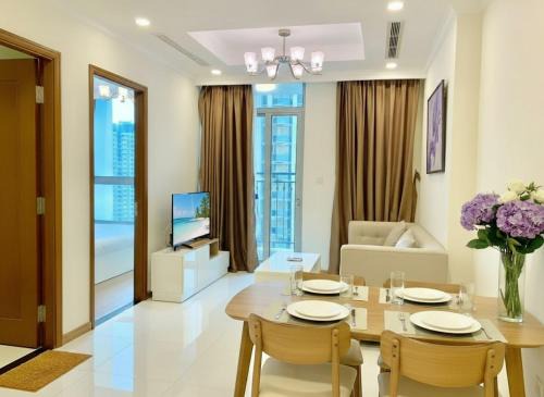 Hang Xanh Apartment | Nest365 - Landmark 81 Area Vinhomes Central Park