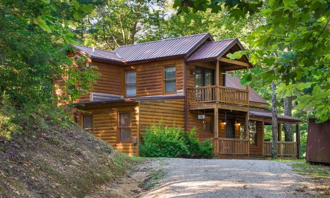 Rogers Cottage | Nestled in a scenic backdrop with captivating mountain valley view