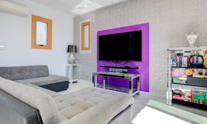 Reno House | Nestled in the greenery and coolness of the woods