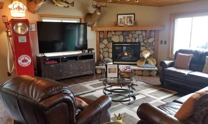 Sturgeon Bay House | Nestled in the woods among the sand dunes