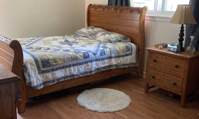 Lansing House | Nestled on the grand river in Lansing mi. Close to everything . Clean & quiet